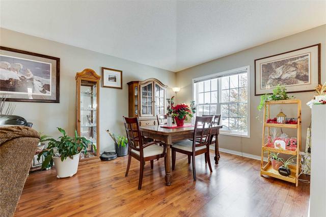 52 Draper Cres, House detached with 3 bedrooms, 3 bathrooms and 3 parking in Barrie ON | Image 3