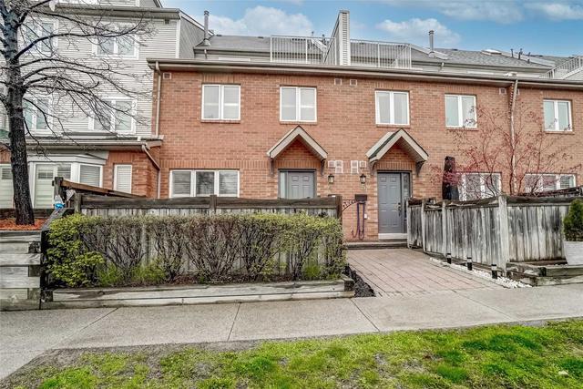 4 - 1241 Parkwest Pl, Townhouse with 3 bedrooms, 3 bathrooms and 2 parking in Mississauga ON | Image 1