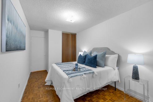1207 - 40 Panorama Crt, Condo with 2 bedrooms, 1 bathrooms and 1 parking in Toronto ON | Image 5