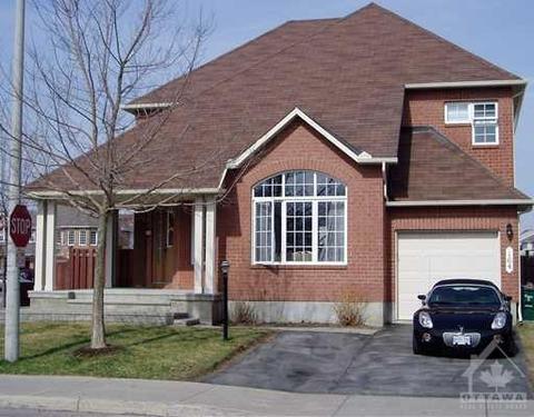 164 Cresthaven Drive, House detached with 4 bedrooms, 3 bathrooms and 3 parking in Ottawa ON | Card Image