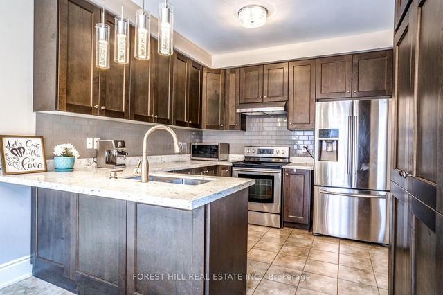 69 Kellington Tr, House attached with 3 bedrooms, 3 bathrooms and 4 parking in Whitchurch Stouffville ON | Image 7