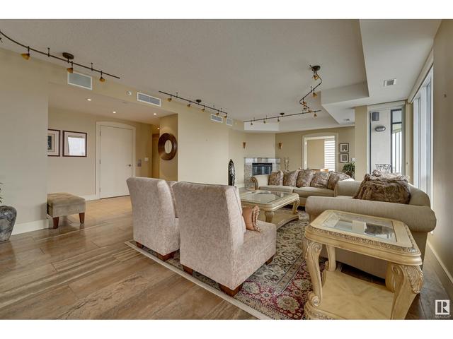 1900 - 10035 Saskatchewan Dr Nw, Condo with 3 bedrooms, 4 bathrooms and 5 parking in Edmonton AB | Image 9