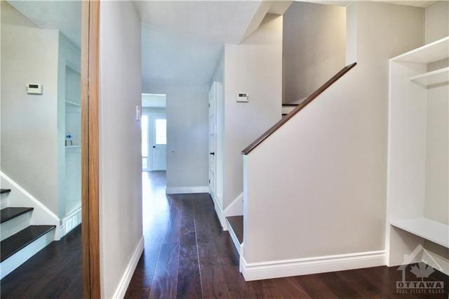 a - 907 Elmsmere Road, Townhouse with 4 bedrooms, 2 bathrooms and 1 parking in Ottawa ON | Image 2