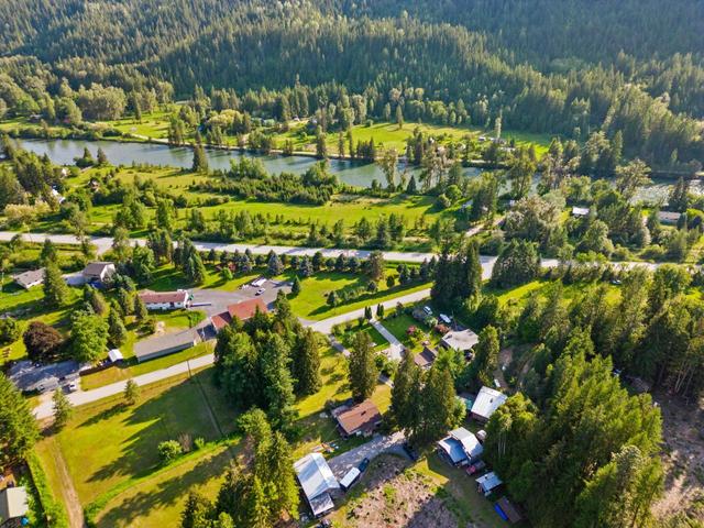 2466 Cunningham Road, House detached with 3 bedrooms, 2 bathrooms and null parking in Central Kootenay H BC | Image 56