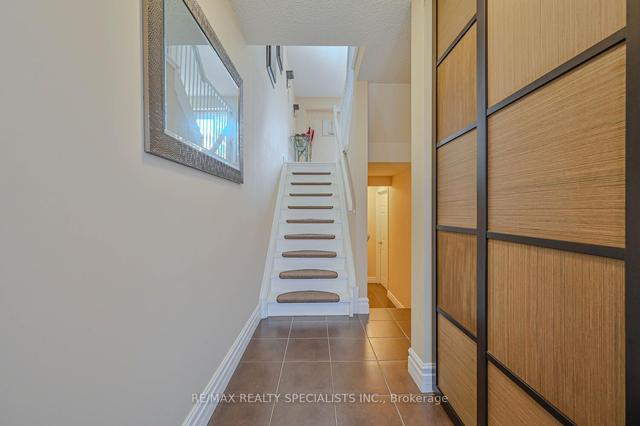 66 Carisbrook Crt, Townhouse with 3 bedrooms, 2 bathrooms and 2 parking in Brampton ON | Image 36