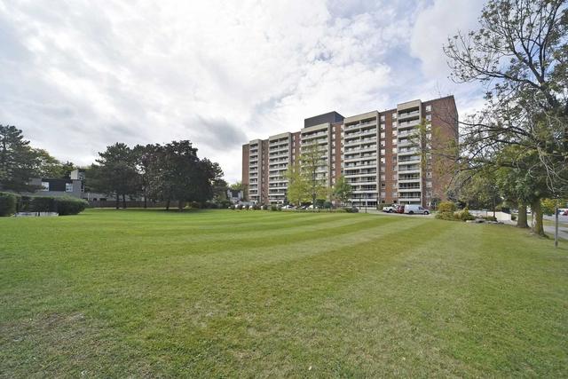 813 - 25 Four Winds Dr, Condo with 3 bedrooms, 2 bathrooms and 1 parking in Toronto ON | Image 13