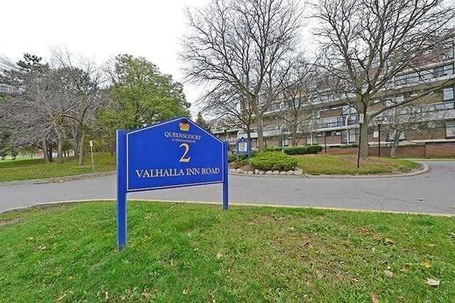 111 - 2 Valhalla Inn Rd, Townhouse with 3 bedrooms, 3 bathrooms and 1 parking in Toronto ON | Image 1