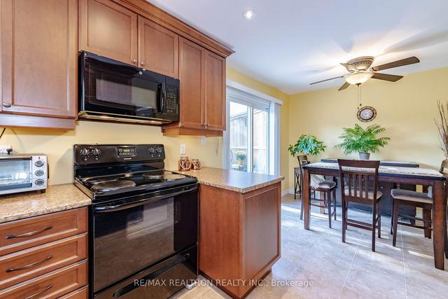 281 Rockway Crt, House semidetached with 3 bedrooms, 2 bathrooms and 3 parking in Newmarket ON | Image 3