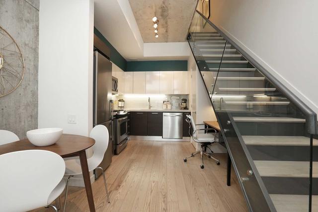 th8 - 25 Stafford St, Townhouse with 2 bedrooms, 1 bathrooms and 1 parking in Toronto ON | Image 2