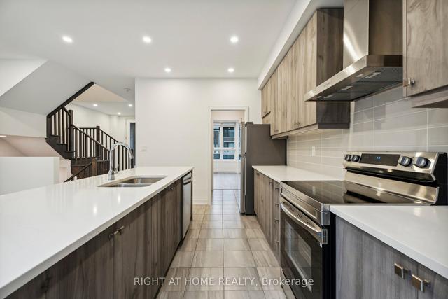 117 Blue Forest Cres, House attached with 4 bedrooms, 3 bathrooms and 3 parking in Barrie ON | Image 5