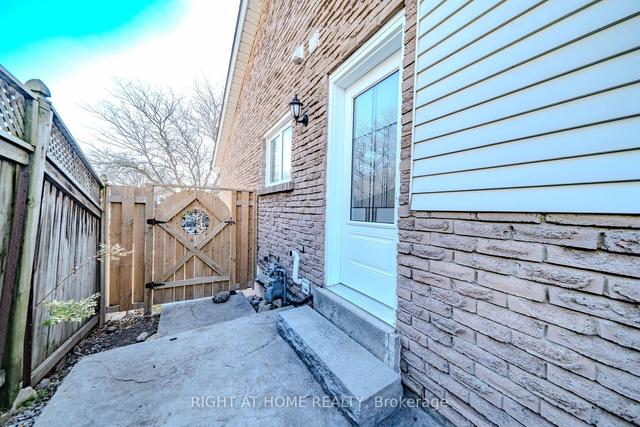 378 Daytona Crt, House semidetached with 4 bedrooms, 2 bathrooms and 4 parking in Oshawa ON | Image 23