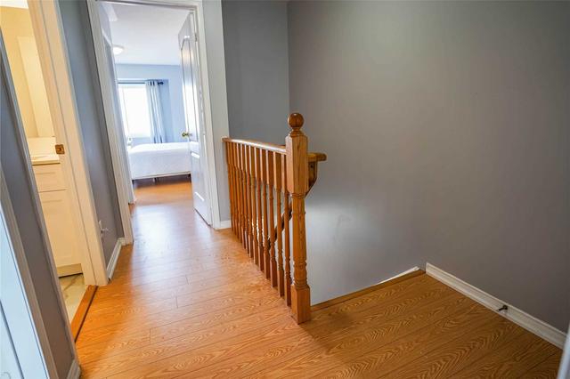 68 Oakins Lane W, Townhouse with 3 bedrooms, 3 bathrooms and 2 parking in Ajax ON | Image 4