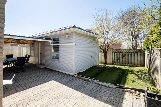 37 Skyview Dr, House detached with 3 bedrooms, 2 bathrooms and 3 parking in Hamilton ON | Image 26