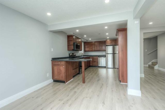 716 Elgin St, House detached with 3 bedrooms, 3 bathrooms and 3 parking in Cambridge ON | Image 3