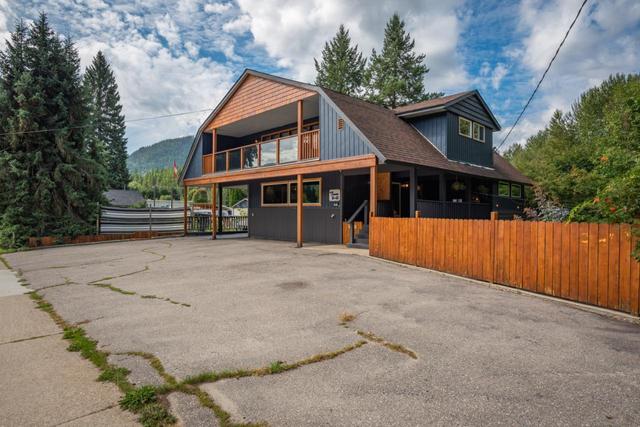 516 Glendale Avenue, House detached with 5 bedrooms, 3 bathrooms and 20 parking in Salmo BC | Image 7