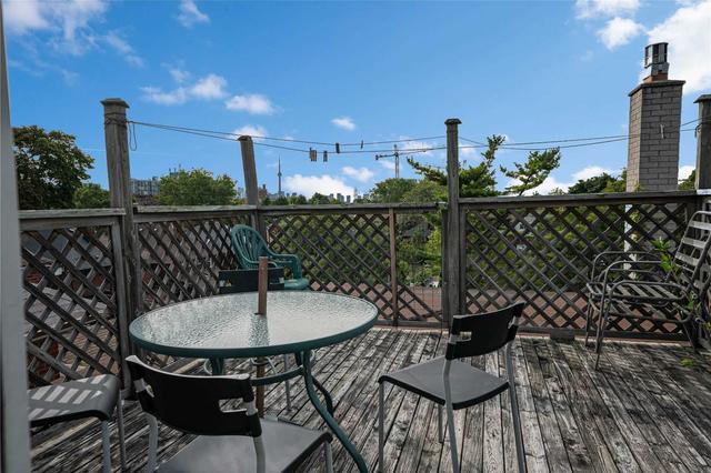 1035 Davenport Rd, House detached with 4 bedrooms, 2 bathrooms and 1 parking in Toronto ON | Image 24