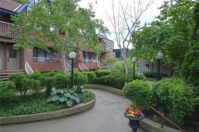 Th 12 - 17 Pembroke St S, Townhouse with 2 bedrooms, 1 bathrooms and 1 parking in Toronto ON | Image 1