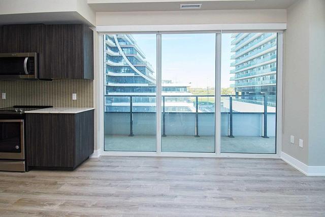 405 - 20 Shore Breeze Dr, Condo with 2 bedrooms, 2 bathrooms and 1 parking in Toronto ON | Image 5
