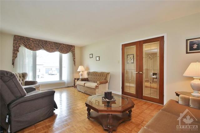 1754 Ortona Avenue, House detached with 4 bedrooms, 3 bathrooms and 5 parking in Ottawa ON | Image 6