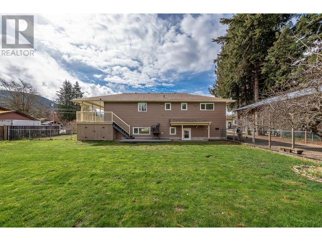 606 Forest Park Street, House detached with 4 bedrooms, 2 bathrooms and 1 parking in Sicamous BC | Image 44