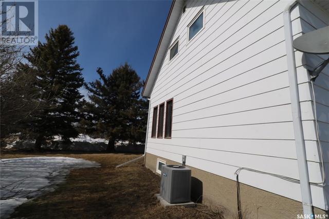 305 Main Street N, House detached with 4 bedrooms, 2 bathrooms and null parking in Rhein SK | Image 37