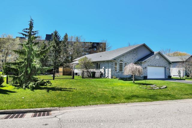 30 Mcgregor Crt, House detached with 3 bedrooms, 2 bathrooms and 6 parking in St. Thomas ON | Image 1