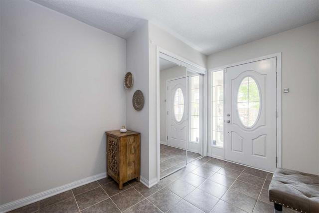 1061 Haxton Hts, House attached with 2 bedrooms, 2 bathrooms and 1 parking in Milton ON | Image 5