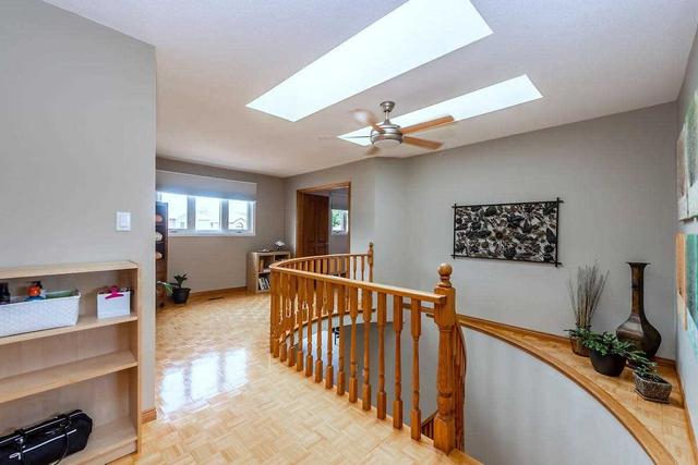 11 Shadeland Cres, House detached with 4 bedrooms, 4 bathrooms and 5 parking in Hamilton ON | Image 10