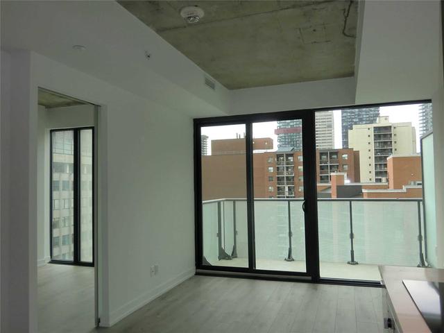 1013 - 161 Roehampton Ave, Condo with 1 bedrooms, 2 bathrooms and null parking in Toronto ON | Image 4