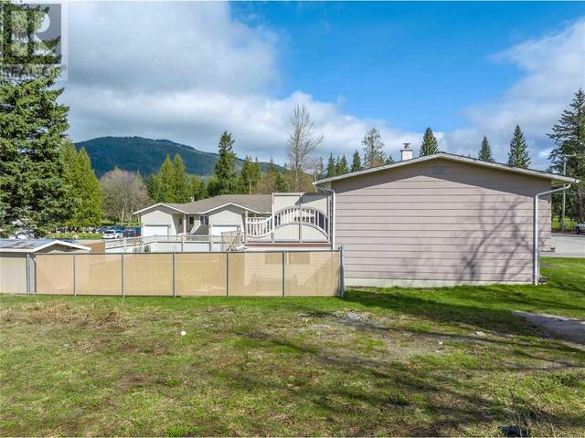145 Columbia Park Drive, House detached with 2 bedrooms, 2 bathrooms and null parking in Revelstoke BC | Image 31