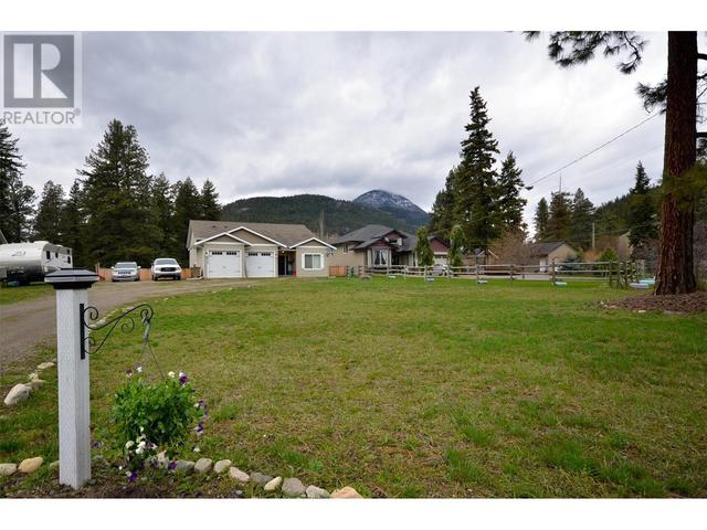 2912 Chase Falkland Road, House detached with 3 bedrooms, 2 bathrooms and 2 parking in Columbia Shuswap D BC | Image 1