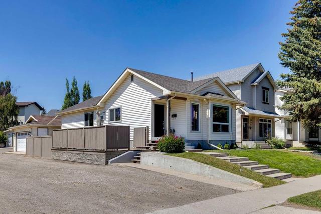 1035 Riverbend Drive Se, House detached with 4 bedrooms, 2 bathrooms and 2 parking in Calgary AB | Image 2