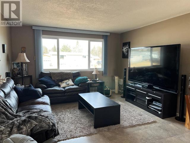 4909 45 Street, House detached with 4 bedrooms, 2 bathrooms and 8 parking in Chetwynd BC | Image 3