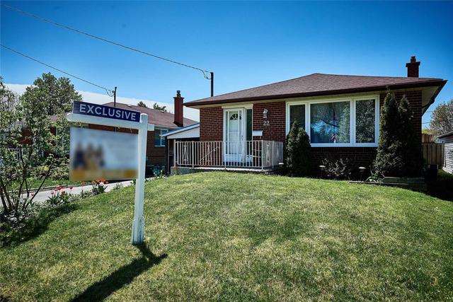 22 Jackmuir Cres, House detached with 3 bedrooms, 2 bathrooms and 4 parking in Toronto ON | Image 1