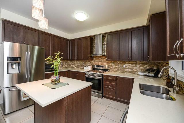 35 Ross Dr, House detached with 4 bedrooms, 6 bathrooms and 5 parking in Brampton ON | Image 6
