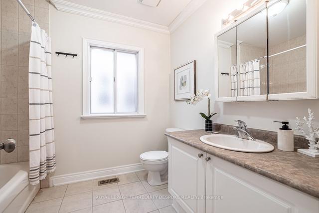 241 Mcroberts Ave, House detached with 2 bedrooms, 2 bathrooms and 1.5 parking in Toronto ON | Image 16