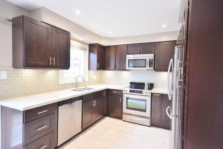 104 Sterling Cres, House detached with 4 bedrooms, 4 bathrooms and 2 parking in Vaughan ON | Image 6