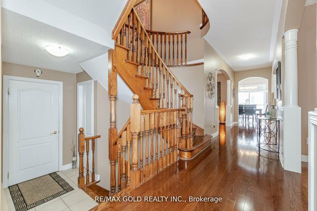 36 Quatro Cres, House detached with 4 bedrooms, 5 bathrooms and 6 parking in Brampton ON | Image 11