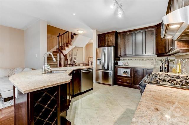 112 Whispering Winds Way, Townhouse with 3 bedrooms, 3 bathrooms and 3 parking in Ottawa ON | Image 10