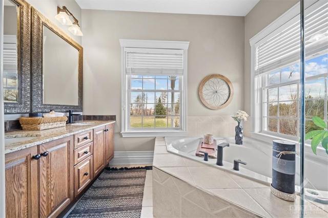 899 Oak Creek Road, House detached with 6 bedrooms, 4 bathrooms and 25 parking in Ottawa ON | Image 10