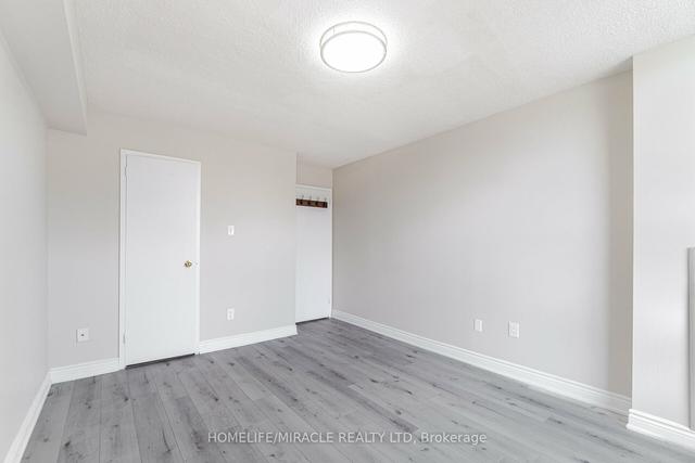 410 - 25 Kensington Rd, Condo with 2 bedrooms, 1 bathrooms and 1 parking in Brampton ON | Image 13