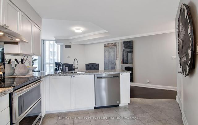 1215 - 230 Queens Quay W, Condo with 3 bedrooms, 3 bathrooms and 1 parking in Toronto ON | Image 24