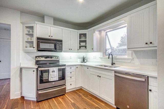 313 Gardenview Dr, House detached with 4 bedrooms, 2 bathrooms and 7 parking in Burlington ON | Image 2