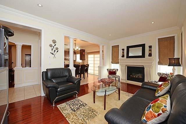 8 Via Avellino Rd, House detached with 4 bedrooms, 5 bathrooms and 4 parking in Vaughan ON | Image 6