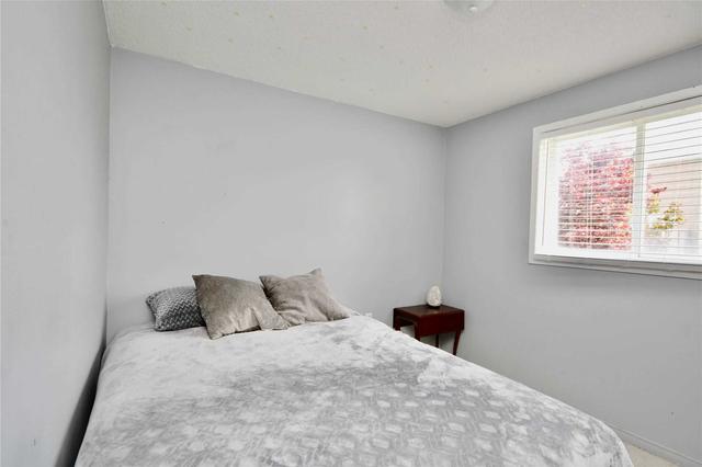 13 Columbia Rd, House detached with 3 bedrooms, 2 bathrooms and 6 parking in Barrie ON | Image 2