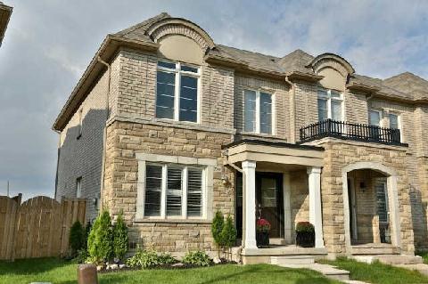2386 Baronwood Dr, House attached with 3 bedrooms, 3 bathrooms and 2 parking in Oakville ON | Image 1