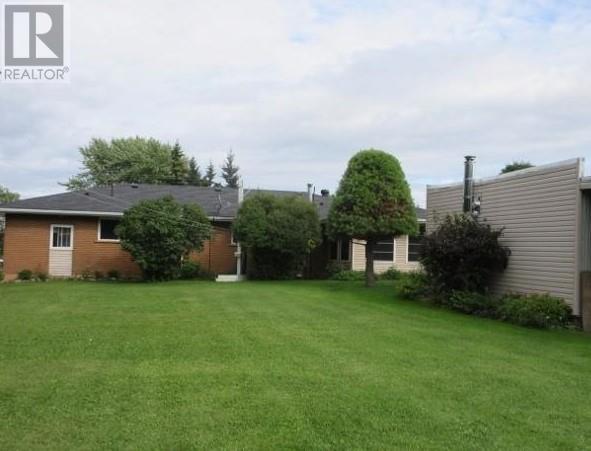 125 St David S, House detached with 2 bedrooms, 2 bathrooms and null parking in French River ON | Image 2