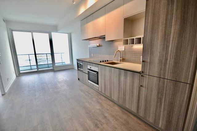 3905 - 5 Buttermill Ave, Condo with 2 bedrooms, 2 bathrooms and 0 parking in Vaughan ON | Image 3