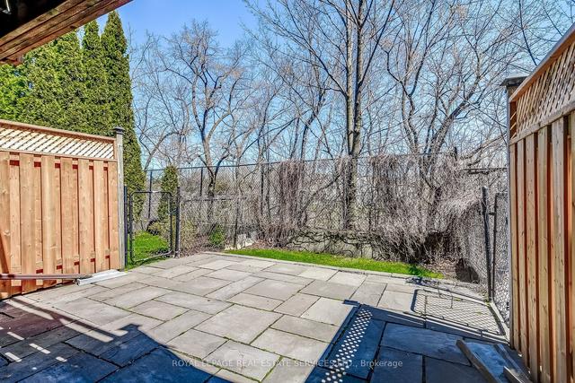 23 Leaves Terr, House attached with 3 bedrooms, 3 bathrooms and 2 parking in Toronto ON | Image 28