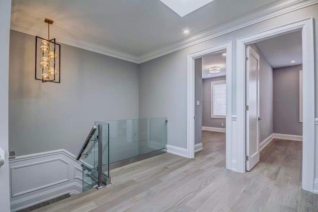433 Belsize Dr, House detached with 4 bedrooms, 4 bathrooms and 2 parking in Toronto ON | Image 9